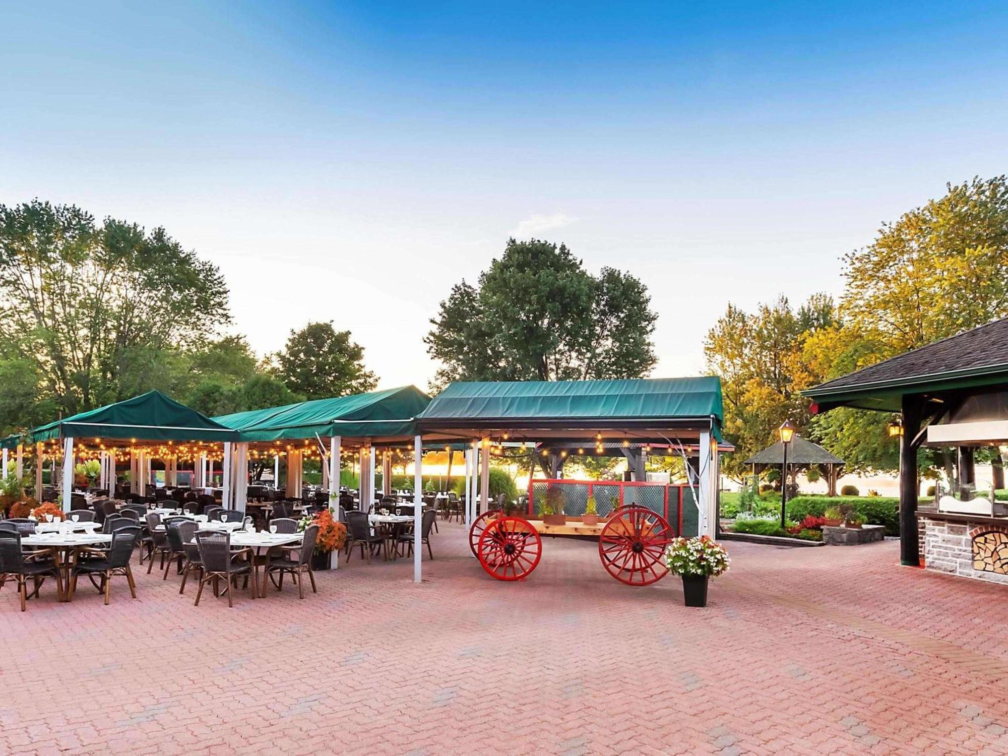Fairmont Le Chateau Монтебело Екстериор снимка